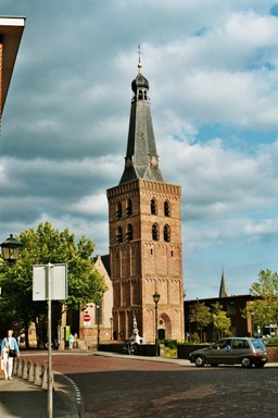 Oude Kerk toren vanuit Schoutenstraat